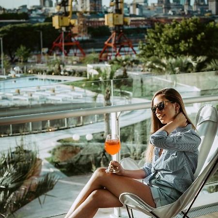 Sls Buenos Aires Puerto Madero Exterior foto A woman drinking an Aperol Spritz