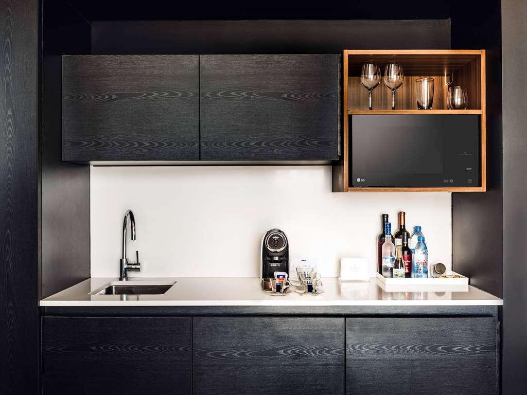 Sls Buenos Aires Puerto Madero Quarto foto A wet bar in a hotel room