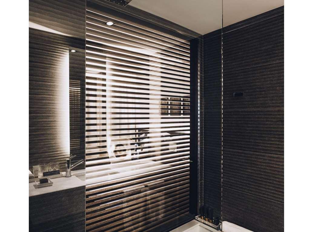 Sls Buenos Aires Puerto Madero Quarto foto A shower enclosure with a fixed glass panel